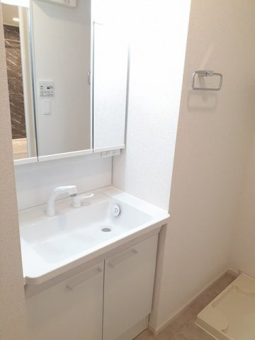 アゼリアガーデンの洗面所|ゆったりとスペースのある洗面所