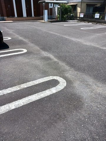 Ｓｈｅ’ｓ・ｐｅｐｅの駐車場|駐車場に車を止められます