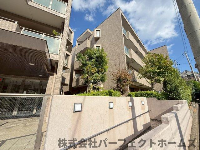 グランステイツ枚方香里園町のエントランス|落ち着いたエントランスです