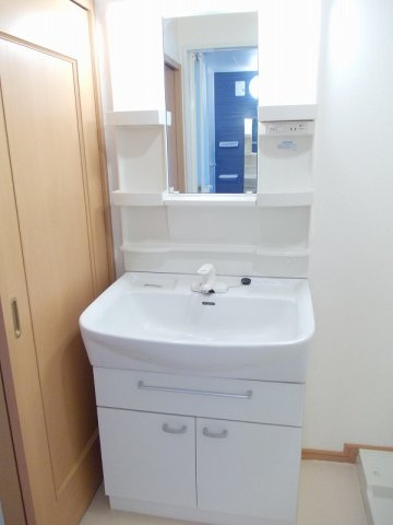 セレーノ・カーサ　Ａ棟の洗面所|スペースが確保できる洗面所です