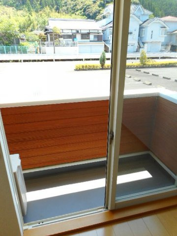 カーサ・クラレのバルコニー|暖かな日差しのふりそそぐバルコニー