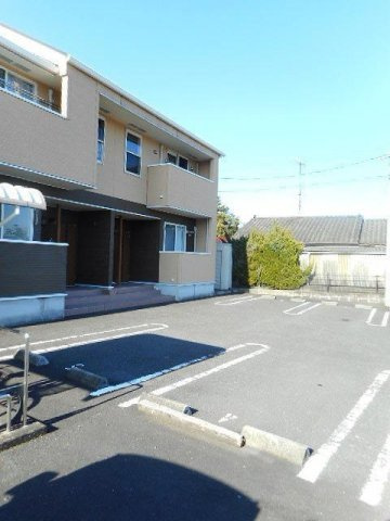 さくらコートの駐車場|駐車場があるので、車を買う予定の方も安心です