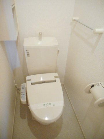 ポンポン・アジュールのトイレ|清潔感のあるトイレです