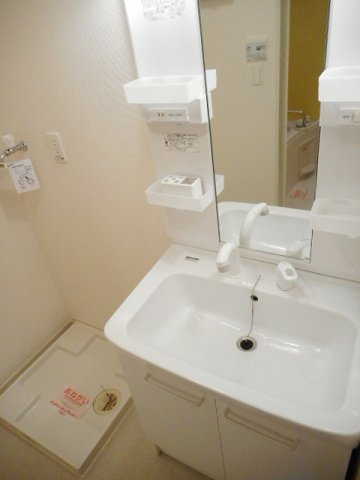 ポンポン・アジュールの洗面所|ゆったりとスペースのある洗面所