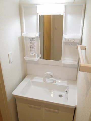 カルム・メゾンの洗面所|忙しい朝には欠かせない洗面所です