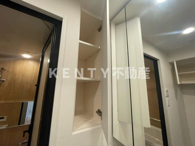 【洗面所】 | シーズンフラッツ大井町 | 明るい洗面所です