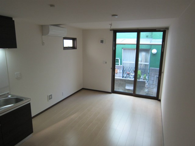 ETERNAL koi-waの居間・リビング