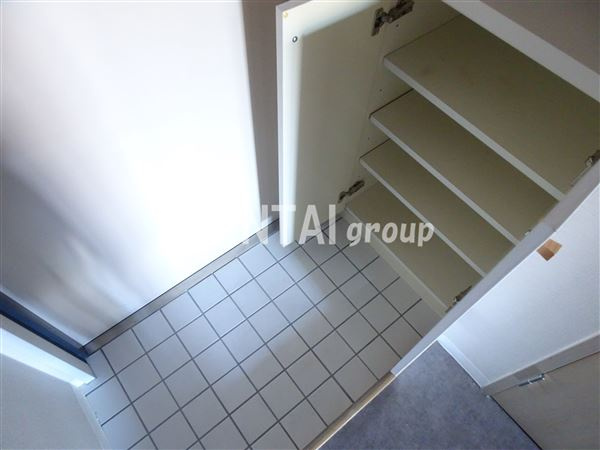 コスモリード幡ヶ谷の玄関