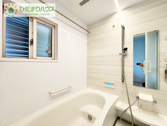 【浴室】 | つくば市研究学園4丁目　中古戸建 | 清潔感のある浴室は自分一人のリラックス空間を演出してくれます。もちろんお子様と一緒でも十分な広さがあり快適です(^^♪