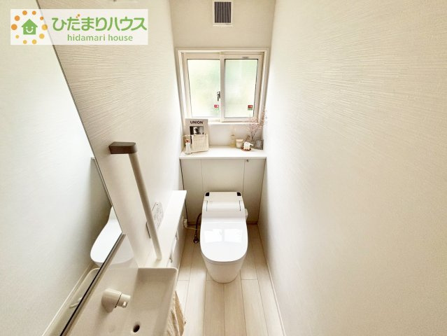 【トイレ】 | つくば市研究学園4丁目　中古戸建 | トイレは1F、2F共に完備！取り合いになることがありませんね(^^)/
トイレには専用の手洗いカウンター(^^♪