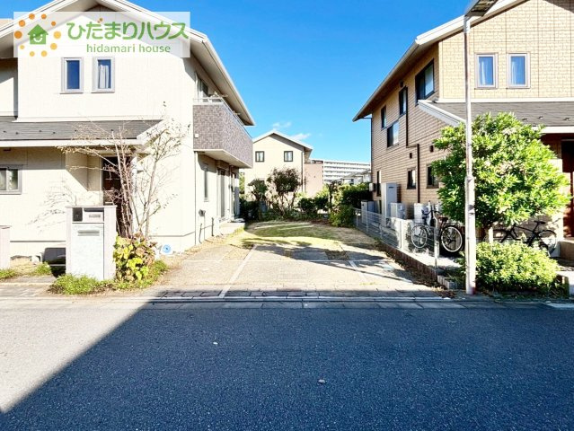 【駐車場】 | つくば市研究学園4丁目　中古戸建 | マイホームなら駐車場代がかかりません！しかも、自宅の駐車場で洗車ができます！今までコイン洗車に行っていた手間も省けて、節約にもつながります(^^♪