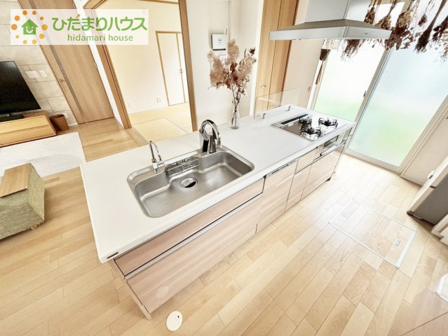 【キッチン】 | つくば市研究学園4丁目　中古戸建 | アイランドキッチンなので、壁も仕切りもなく開放的です♪