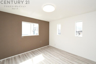 【同社施工例】寝室…リラックスできるプライベート空間で、快適な睡眠をサポート。個人の好みに合わせたインテリアや寝具で心地良さを追求。プライベートな時間を過ごし、リフレッシュする場所におすすめです。