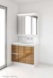 タカラスタンダードの洗面化粧台「エリシオ」にはカウンター上部まで継ぎ目のない一体成形だから、拭き掃除に手間がかかりません。