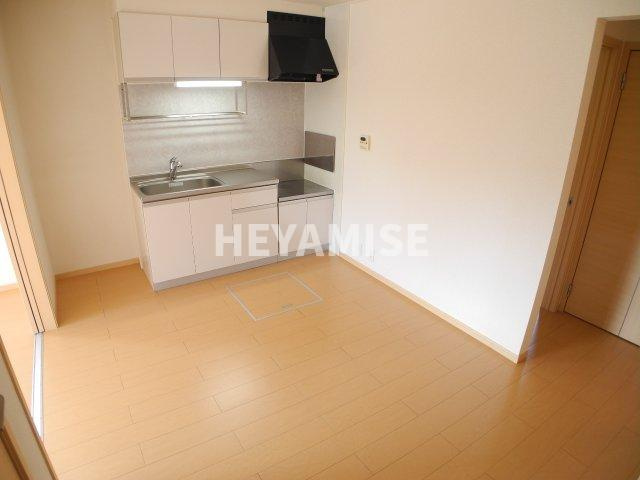 スワンコリーヌの居間・リビング|※室内画像は別号室のもの(反転タイプ)