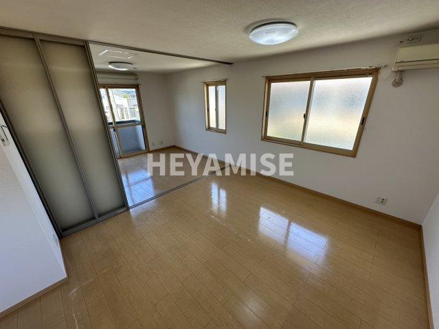 メルベーユ富の原F棟の居間・リビング|※室内画像は別号室のもの