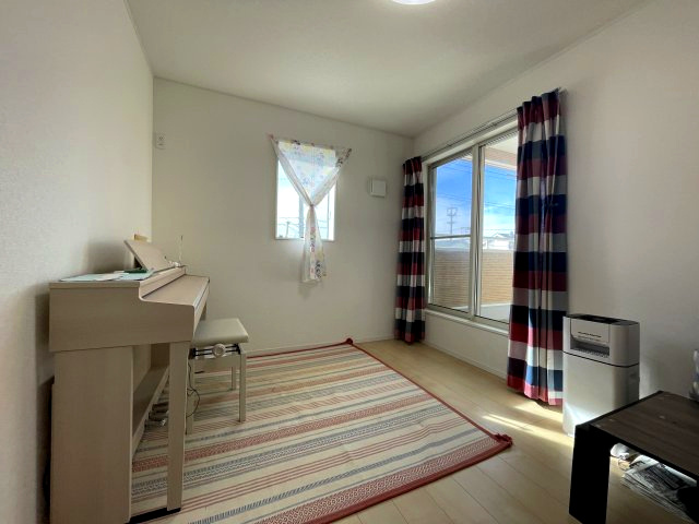 中古戸建・中古住宅　郡山市横塚5丁目　芳賀小・第四中の洋室|2階居室はすべて二面採光でどのお部屋でも快適にお過ごし頂けます。