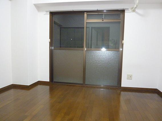 ロマネスク甲南の居間・リビング