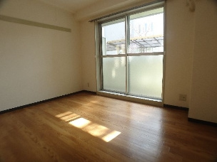 エムズコートの居間・リビング