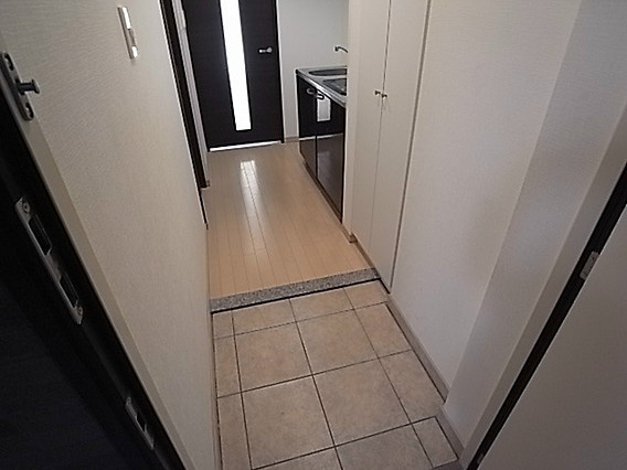 エスライズ新神戸の玄関