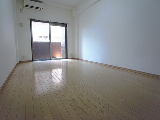 エスライズ新神戸の居間・リビング