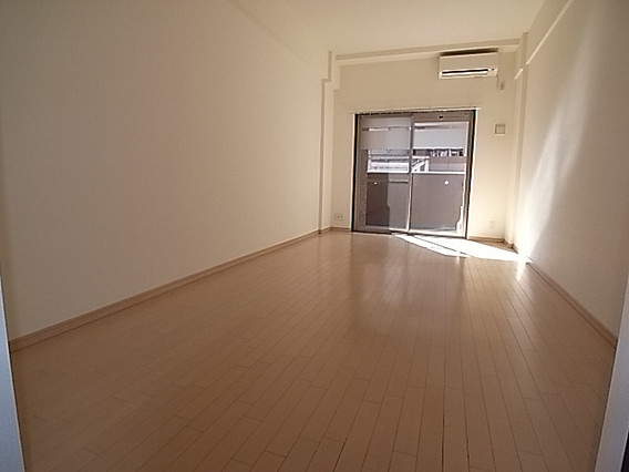 エスライズ新神戸の居間・リビング