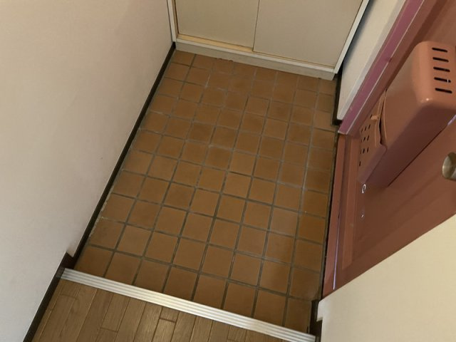 ロータリーマンション中山手の玄関|退去予定のため、室内写真は別のお部屋です。