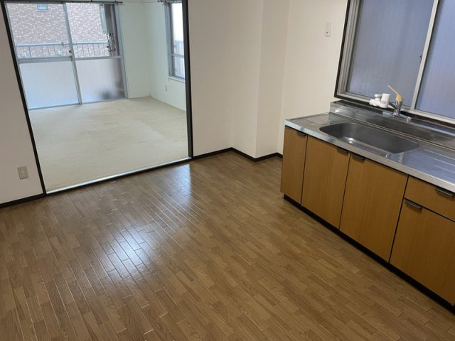 ロータリーマンション中山手の居間・リビング|退去予定のため、室内写真は別のお部屋です。