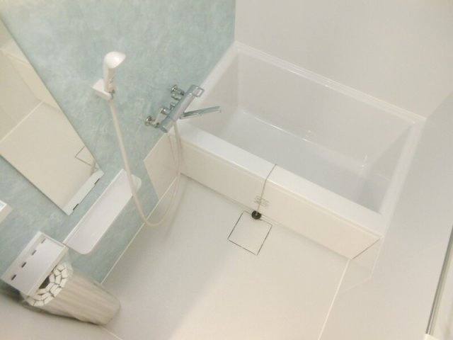 ロータリーマンション中山手の浴室|退去予定のため、室内写真は別のお部屋です。