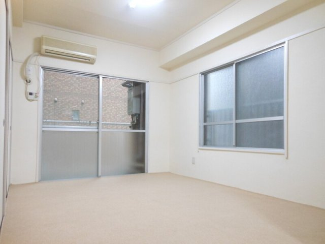 ロータリーマンション中山手の居間・リビング|退去予定のため、室内写真は別のお部屋です。