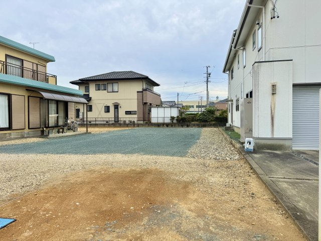 中央区高丘東三丁目の周辺|L字型の土地で奥が広々としています。