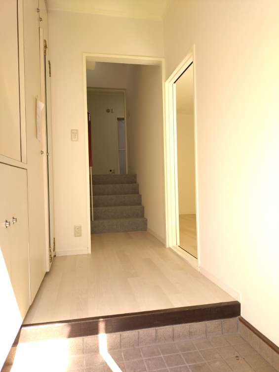 ガーデンハイツ高座台の玄関