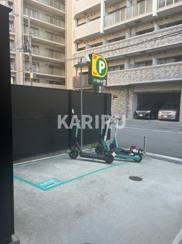 レオンコンフォート京橋の駐車場