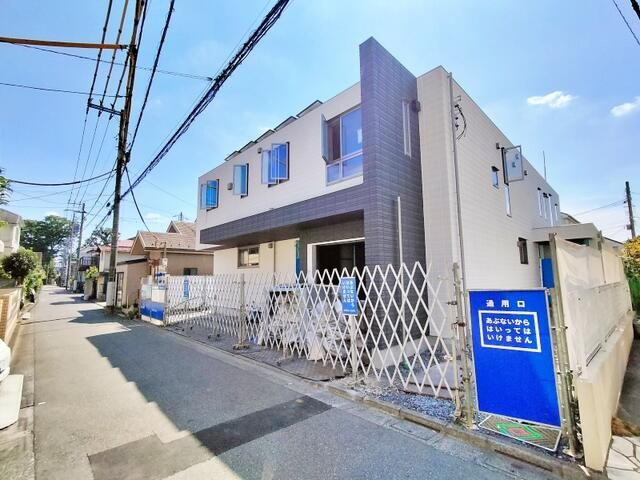 ＣＲＥＳＴ　ＯＩＺＵＭＩのエントランス