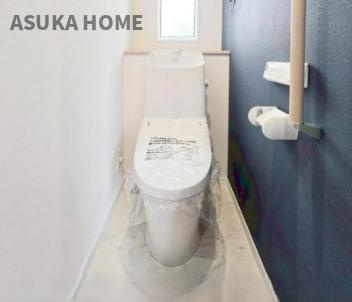 緑区鴨居６丁目のトイレ|建売住宅では殺風景になりがちなトイレ。ここの現場では建物に細かい気配りが感じられるので嬉しいですね。