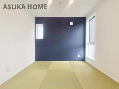 緑区鴨居６丁目の和室|琉球畳を採用。お昼寝や洗濯を畳むスペースとしても使用使途は多様できる空間です。