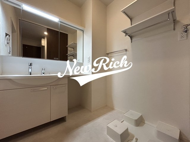 前橋市元総社町２丁目のアパートの独立洗面台