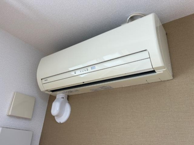 【設備】 | オンソレイユ | リビング　エアコン
