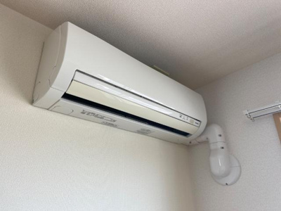 【設備】 | オンソレイユ | 洋室　エアコン