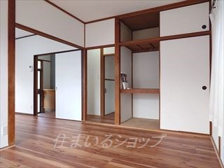 口田５丁目貸家の収納
