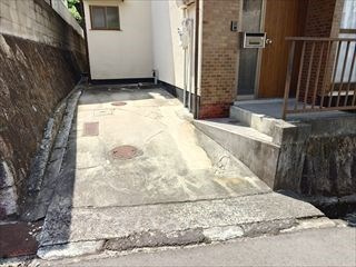 口田５丁目貸家の駐車場|駐車場は軽推奨