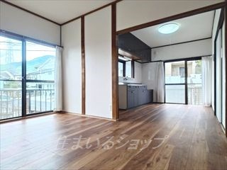 口田５丁目貸家の居間・リビング|ダイキン製新品エアコン付き