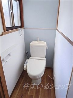 口田５丁目貸家のトイレ|窓あり