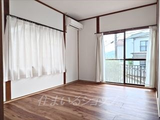 口田５丁目貸家の居間・リビング|ダイキン製新品エアコン付き