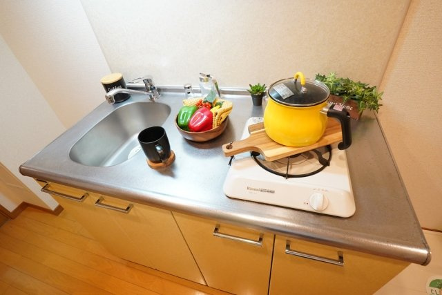 リクレイシア西麻布Ⅰ番館のキッチン|1口ガスコンロ※家具家電小物はイメージです