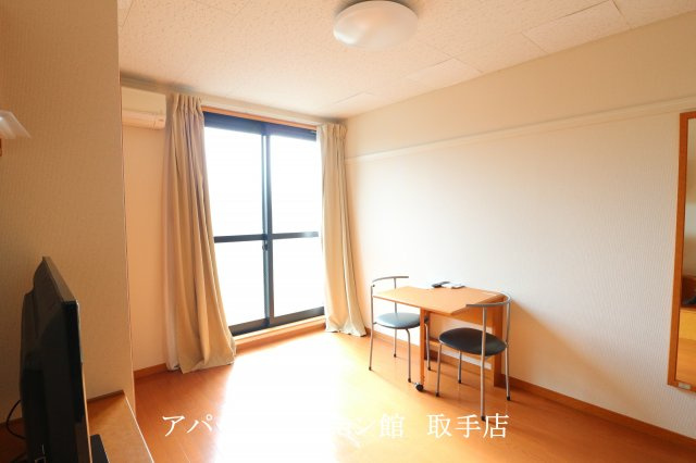 レオパレスあさひの居間・リビング