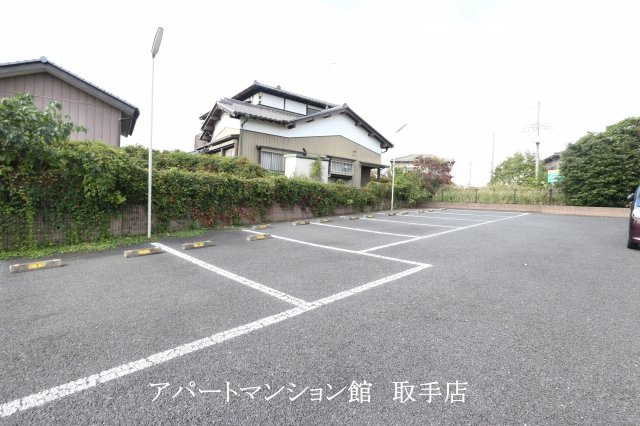 レオパレスあさひの駐車場