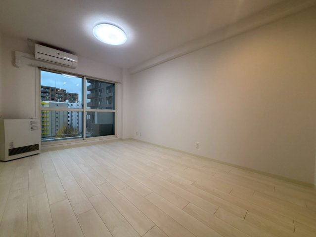 チュリス大通の居間・リビング|リビングエアコン付きで季節を問わず快適にお過ごし頂けます！