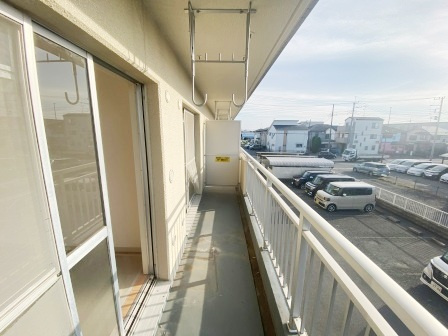 さいたま市桜区町谷４丁目の賃貸マンションのバルコニー|暖かな日差しのふりそそぐバルコニー