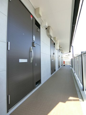 リブリ・AKの玄関